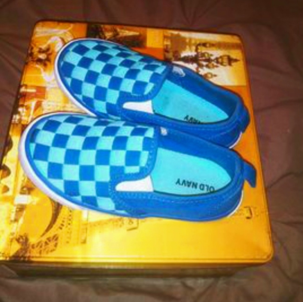 Toddlers Old Navy Canvas Slip-ons 7-8